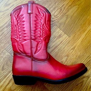 Red cowboy / cowgirl boots. Size W8